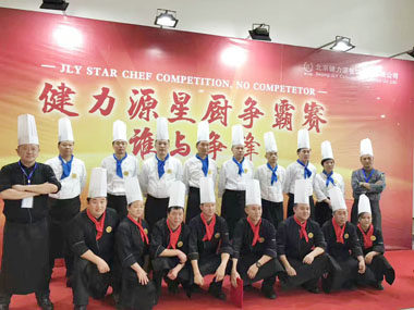 參賽選手與專(zhuān)業(yè)評審合影