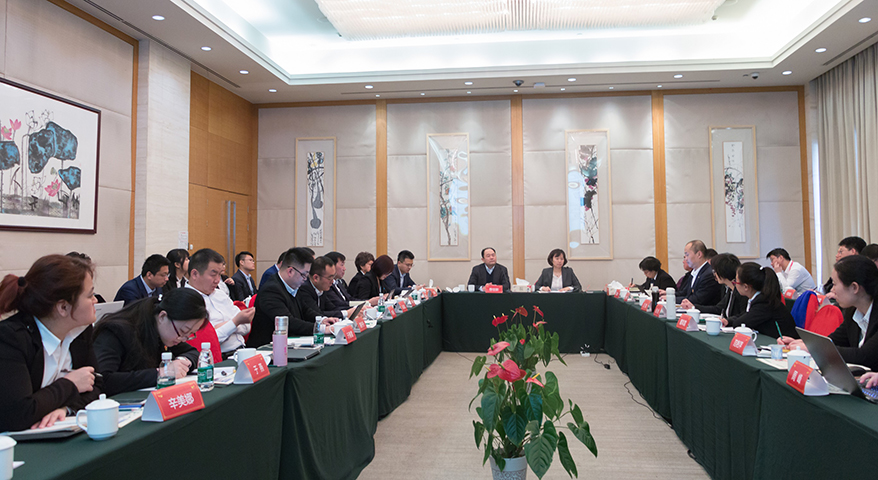 剖析問(wèn)題，規范流程，全力實(shí)現2018年市場(chǎng)目標 ——集團2018年市場(chǎng)目標論證會(huì )召開(kāi)
