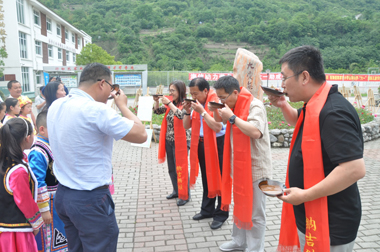 健力源集團心系助學(xué)，情暖北川
