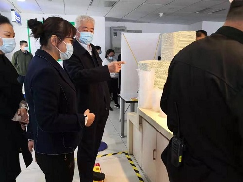 山東省直機關(guān)事務(wù)局宋培杰副局長(cháng)一行蒞臨龍奧大廈餐廳檢查指導“厲行節約、反對浪費”工作