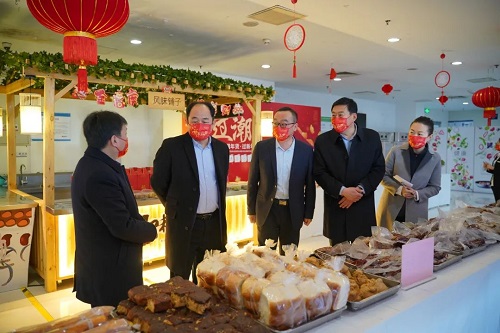 臘月二十六 薦世新董事長(cháng)一行前往餐廳走訪(fǎng)慰問(wèn)